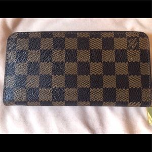 Louis Vuitton Damier Zip Around Wallet AUTHENTIC